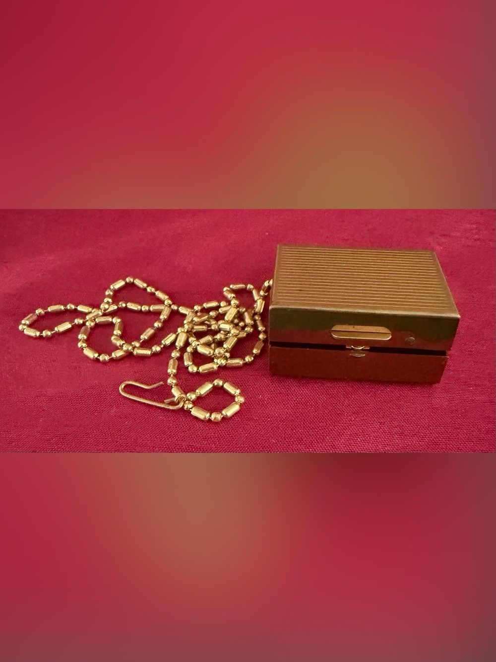 Vintage 1950ās Elgin Metal Dance Compact